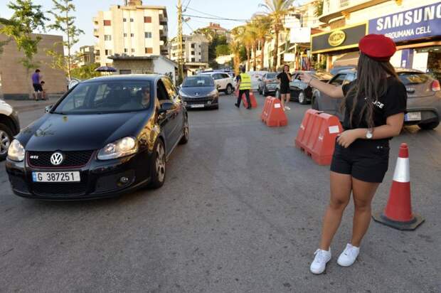 Новая форма ливанских девушек-полицейских: мини-шортики и обтягивающие футболки
