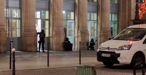 Paris' Busiest Train Station Evacuated As Police Search For "Dangerous" Terror Suspects