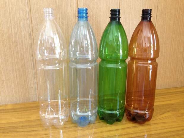 Пустые пластиковые бутылки только занимают место. / Фото: Infourok.ru