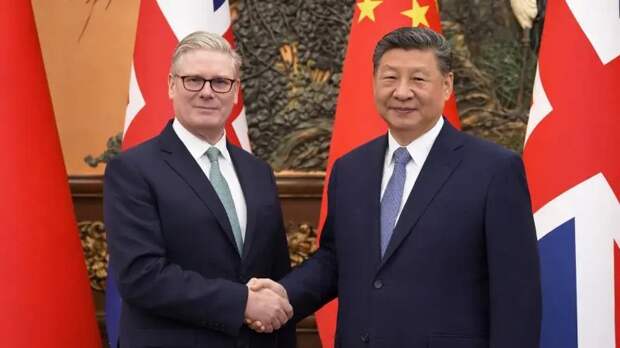 «Продался за кусок утки по-пекински»: визит Стармера в КНР вызвал истерику в