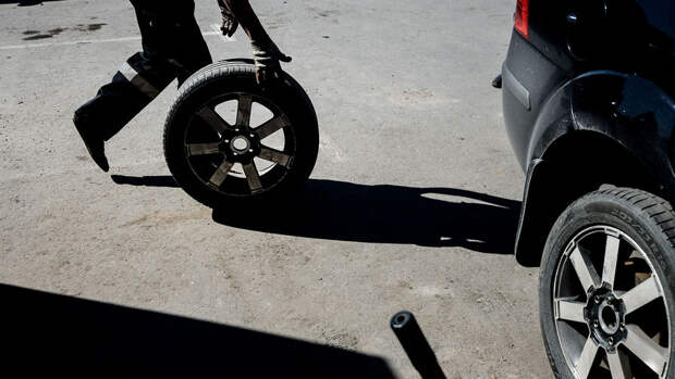 Минтранс посоветовал москвичам сменить на машинах зимнюю резину