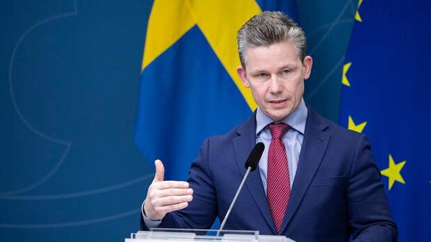 Министр обороны Йонсон допустил размещение ядерного оружия в Швеции