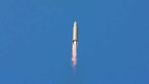 КНДР опять запустила баллистическую ракету