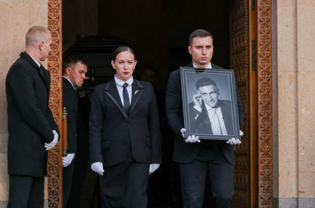 Церемония прощания с кинорежиссером Тиграном Кеосаяном в Москве / Фото: Сергей Карпухин, Сергей Булкин / ТАСС