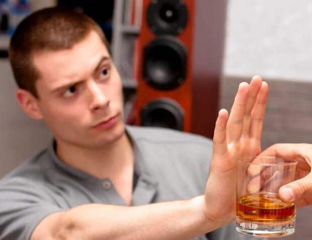 Пошутила, а муж бросил пить