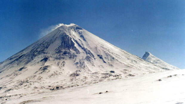 На Камчатке ищут альпиниста, который пропал на вулкане Ключевская сопка