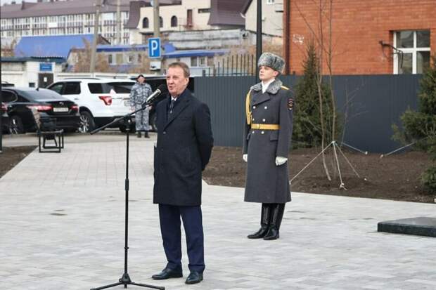 Памятник судебным приставам в Барнауле / Фото: Екатерина Смолихина / amic.ru