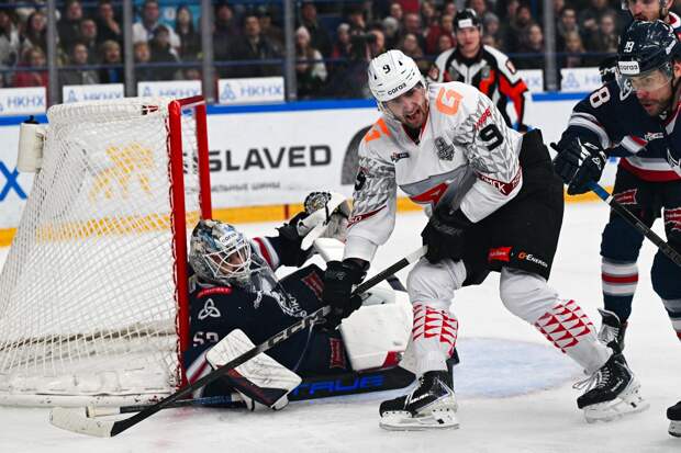 «Авангард» выиграл у «Нефтехимика» в Нижнекамске — 5:2, серия теперь 3:1