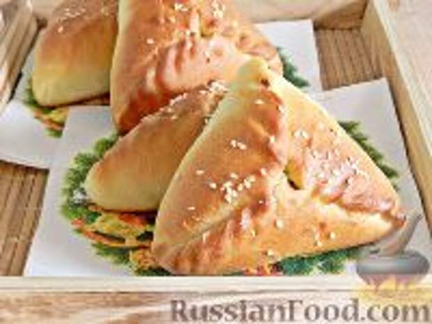 Фото к рецепту: Пирожки с пекинской капустой и мясом