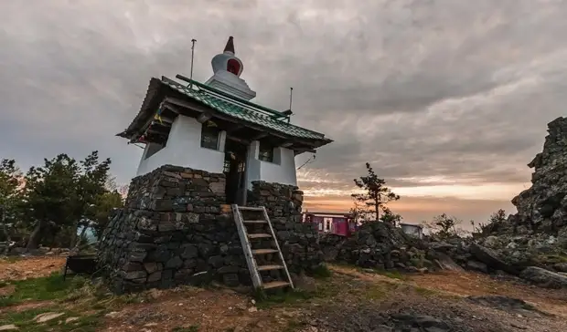 ЕВРАЗ начал снос построек у монастыря буддистов на горе Качканар