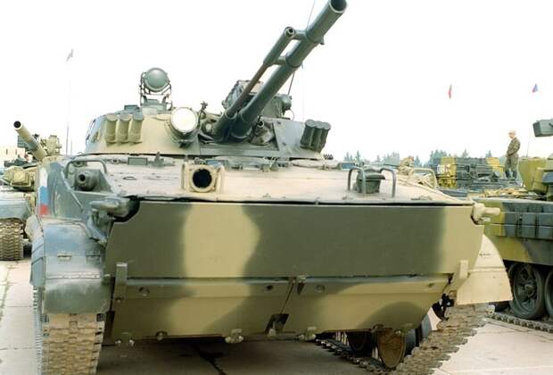 Минобороны РФ приняло у КМЗ партию боевых машин пехоты БМП-3