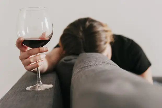 Женщины в России страдают латентным алкоголизмом
