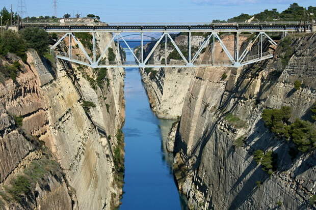Лучшие места для банджи-джампинга - Коринфский канал в Греции