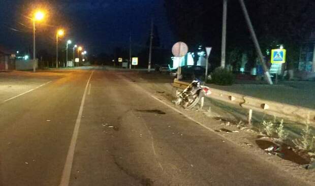 В Ростовской области пьяный 17-летний мотоциклист врезался в машину