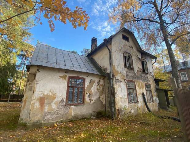 Две деревянные дачи отреставрируют в Сестрорецке