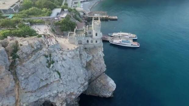 Шрёдер признал законным присоединение Крыма к России