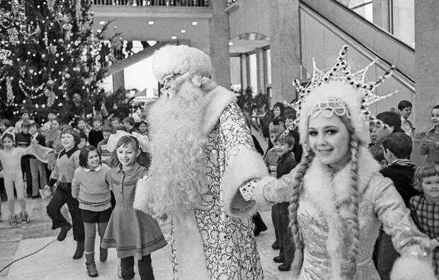 Bigpicture.ru фото новогодних праздников эпохи СССРnew year celebration in ussr 6(1)