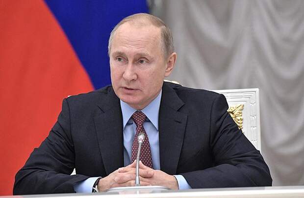 Путин уволил трех губернаторов в течение часа Путин уволил трех губернаторов в течение часа