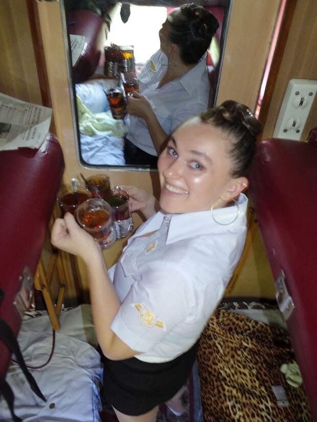 Барышни в леопардовом и куры-гриль: фотопроект о жизни в украинских поездах