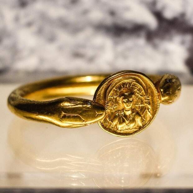 17. Золотой браслет, найденный на останках женщины, Помпеи, 1 век нашей эры интересное, история, находки, уникальность