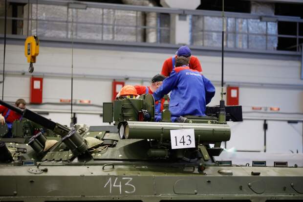 Мантуров назвал число занятых в российском ОПК