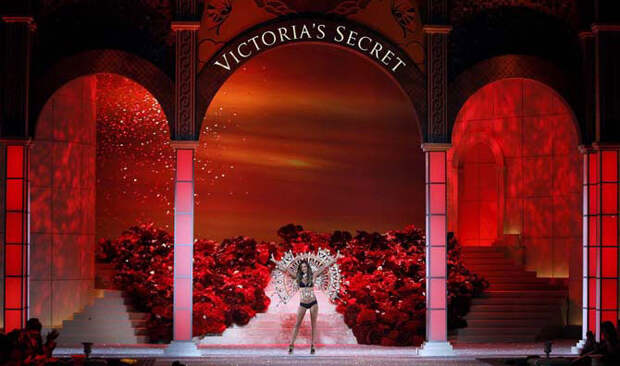 Показ Victoria's Secret 2011