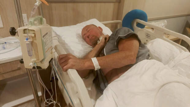 Сын парализованного в Таиланде российского хирурга Коробейникова попросил помощи