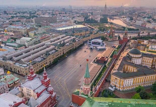 Пролетая над Московским Кремлём (22 фото)