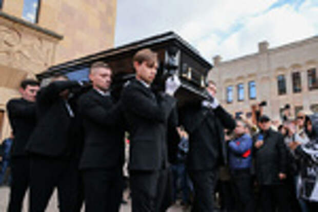 Церемония прощания с кинорежиссером Тиграном Кеосаяном в Москве / Фото: Сергей Карпухин, Сергей Булкин / ТАСС