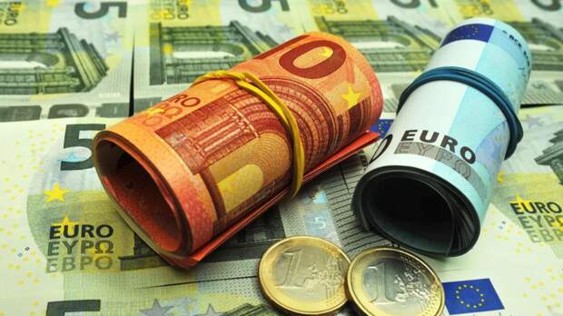 Курс евро во время торгов превысил 64 рубля впервые с 12 октября 