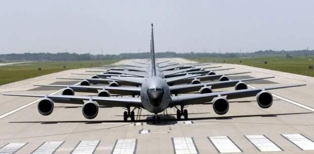 Показано скопление самолётов ВВС США в израильском аэропорту Бен-Гурион