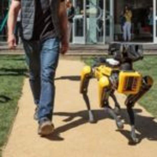 Глава Amazon выгулял собаку-робота Boston Dynamics