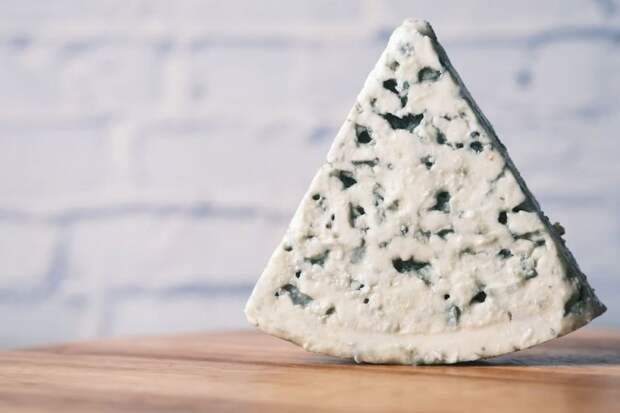 Физиолог Лялина: сыр с плесенью является доступным деликатесом для замедления старения