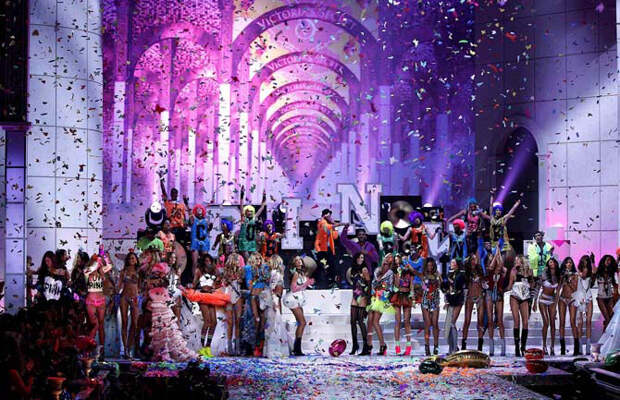 Показ Victoria's Secret 2011