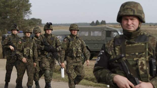 «Заработать на русофобской истерии»: как Польша хочет создать с Прибалтикой единую линию обороны у границ России