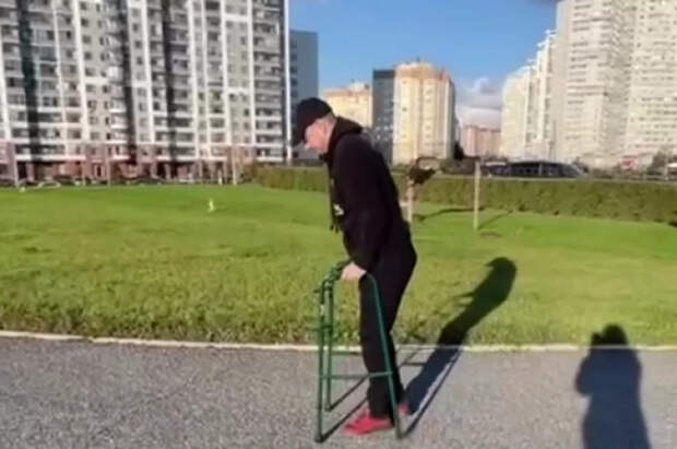 Перенесшего 29 операций раненного МЧСника из ДНР поставила на ноги любовь