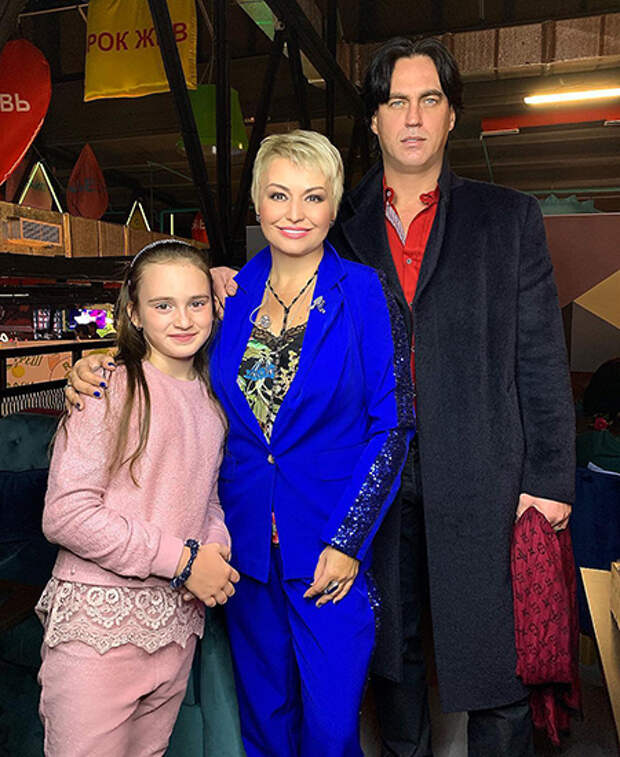 Катя Лель и Игорь Кузнецов с дочерью