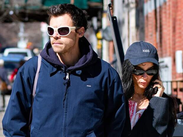 People: певец Гарри Стайлз и актриса Зои Кравиц помолвлены