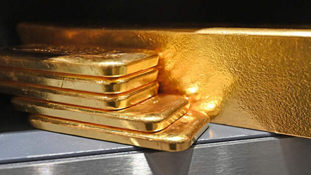 В РФ приостановили операции с валютой и золотом на внутреннем рынке до 1 июля