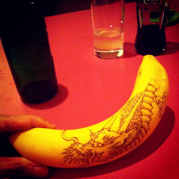 tumblr mqmu0tu4MY1s3zz9ko1 1280 Удивительные рисунки на бананах