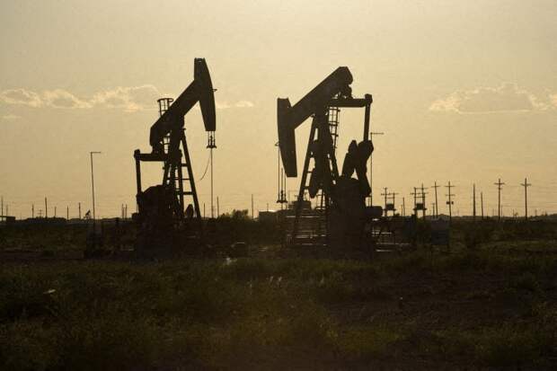 Предложение на рынке нефти, вероятно, будет превышать спрос даже при ограниченном влиянии омикрона -- МЭА