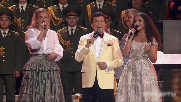 Дедушка ей гордился: внучка Кобзона выросла талантливой и по-настоящему красивой (фото)