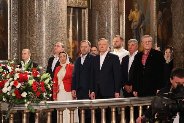 «Объединила всех в единой молитве»: Петербург отмечает праздник Пасхи