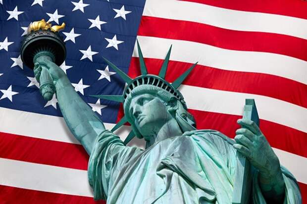 http://eer.ru/sites/default/files/uploads/Statue-of-Liberty-with-American-flag.jpg