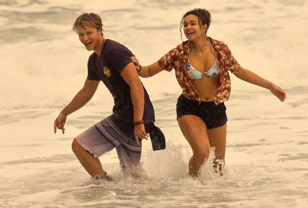 Outer Banks‘ Rudy Pankow and Madison Bailey Tease Kiara/JJ in Season 4: ‘Love Makes You Blind’ — But How Do the Rest of the Pogues Feel?