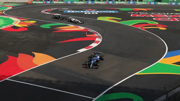 Резкий старт Ферстаппена, подиум Переса и услуга Боттаса Хэмилтону: чем запомнился Гран-при Мехико в «Формуле-1»