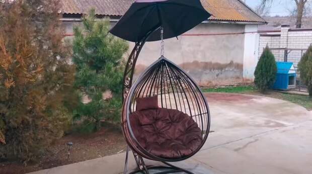 Идея для сада: подвесное кресло-кокон из профтрубы