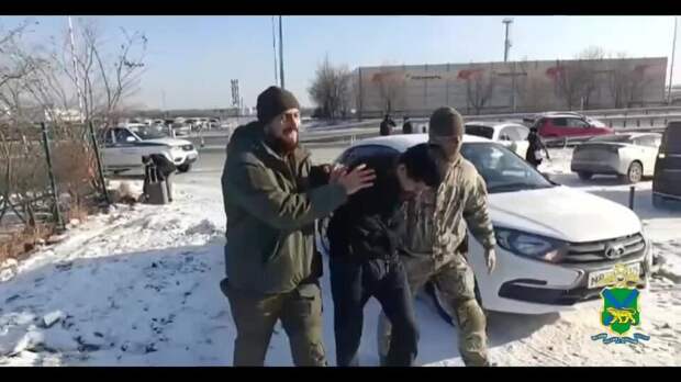 Таксистов-нелегалов выдворят из РФ после рейда силовиков в Приморье