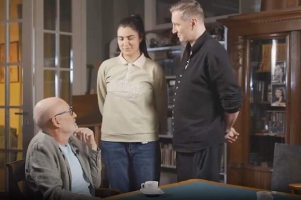 61-летний Гордон объявил о браке с 23-летней девушкой