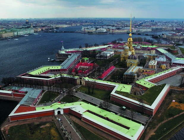 Многое из того, что «все знают» про Санкт-Петербург, — неправда